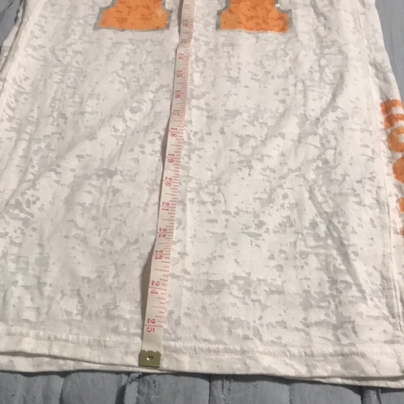 Hooters Shirt - Picture 5 of 7